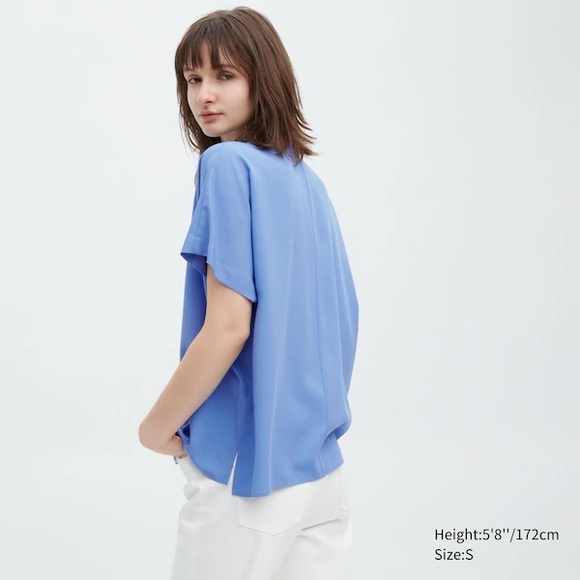 SOLD ON DEPOP Uniqlo Rayon Short-Sleeve Blouse || NWT - Picture 1 of 3